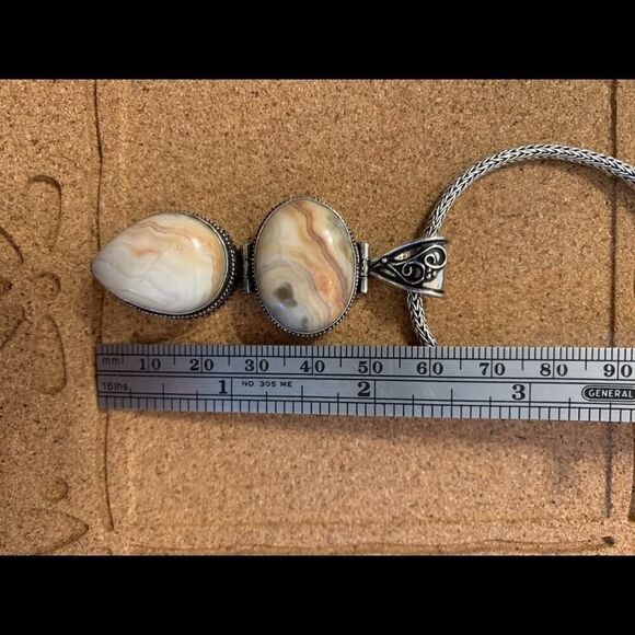 Cream and peach crazy lace agate in SS pendant - Picture 4 of 9